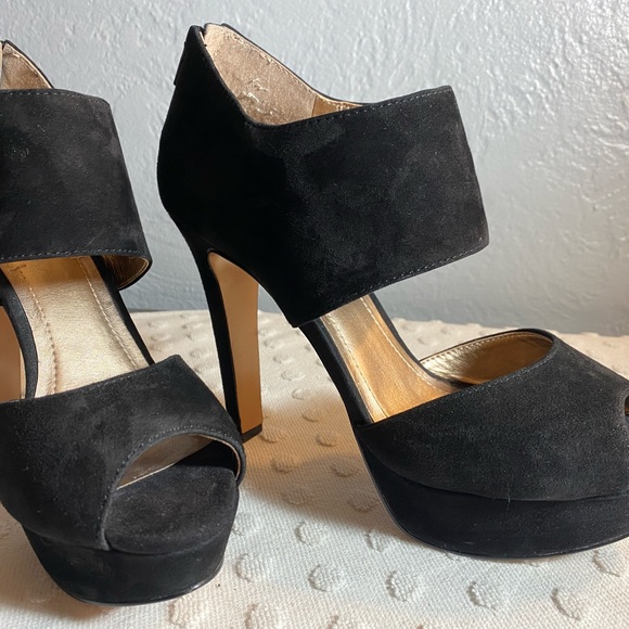 BCBG Black Suede High Heels Open Toe Closed Heel Pumps - Picture 15 of 16